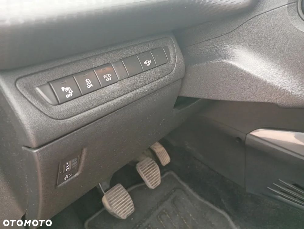 Peugeot 2008 1.2 Pure Tech Style S&S - 8