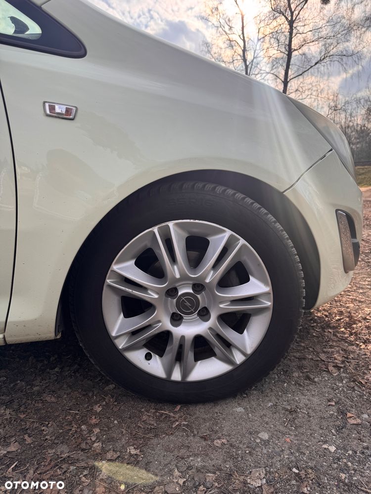 Opel Corsa 1.4 16V Cosmo - 5