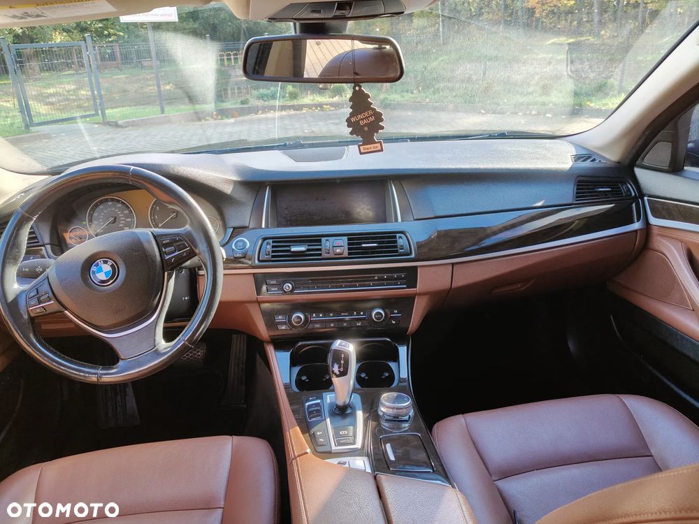 BMW Seria 5 528i xDrive Luxury Line - 7