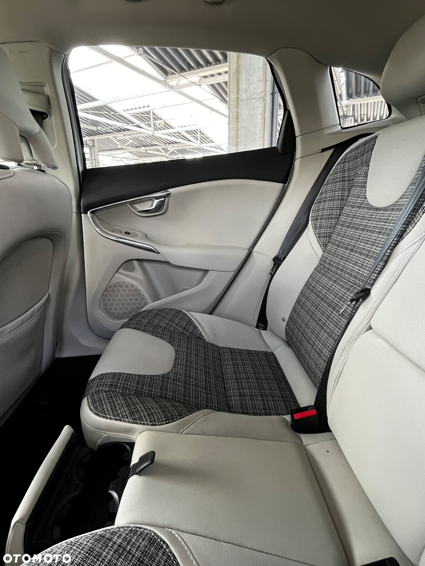 Volvo V40 Cross Country D4 Geartronic Momentum - 28