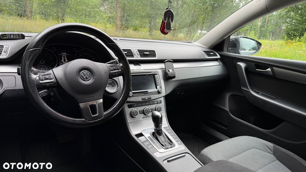 Volkswagen Passat - 11