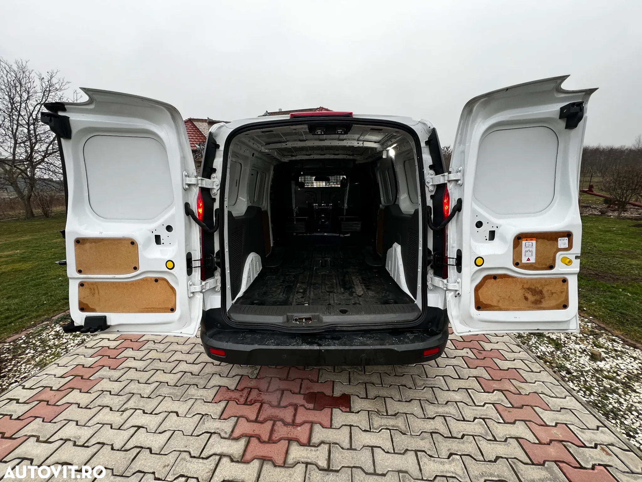 Ford Transit Connect - 25