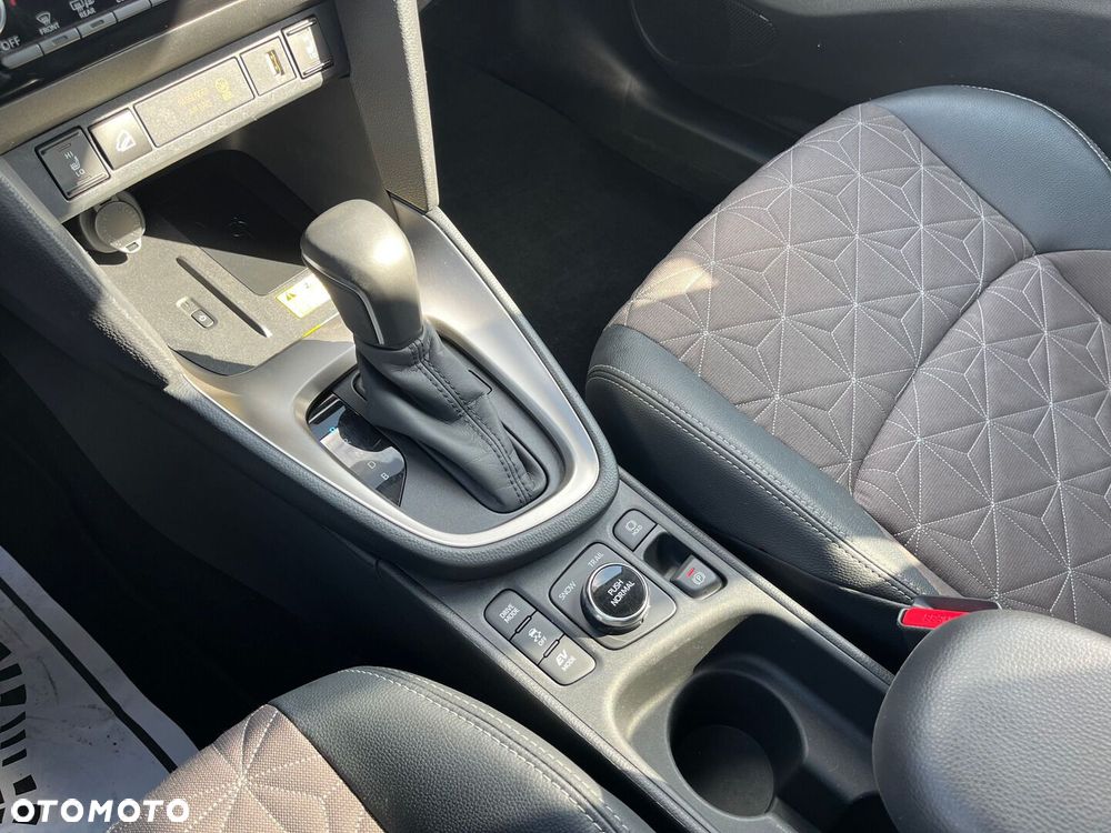 Toyota Yaris Cross - 17