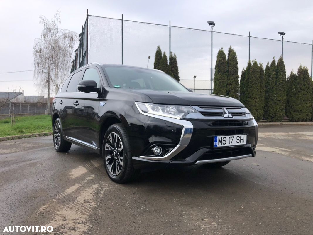 Mitsubishi Outlander 2.0 4WD Plug-In Hybrid - 1