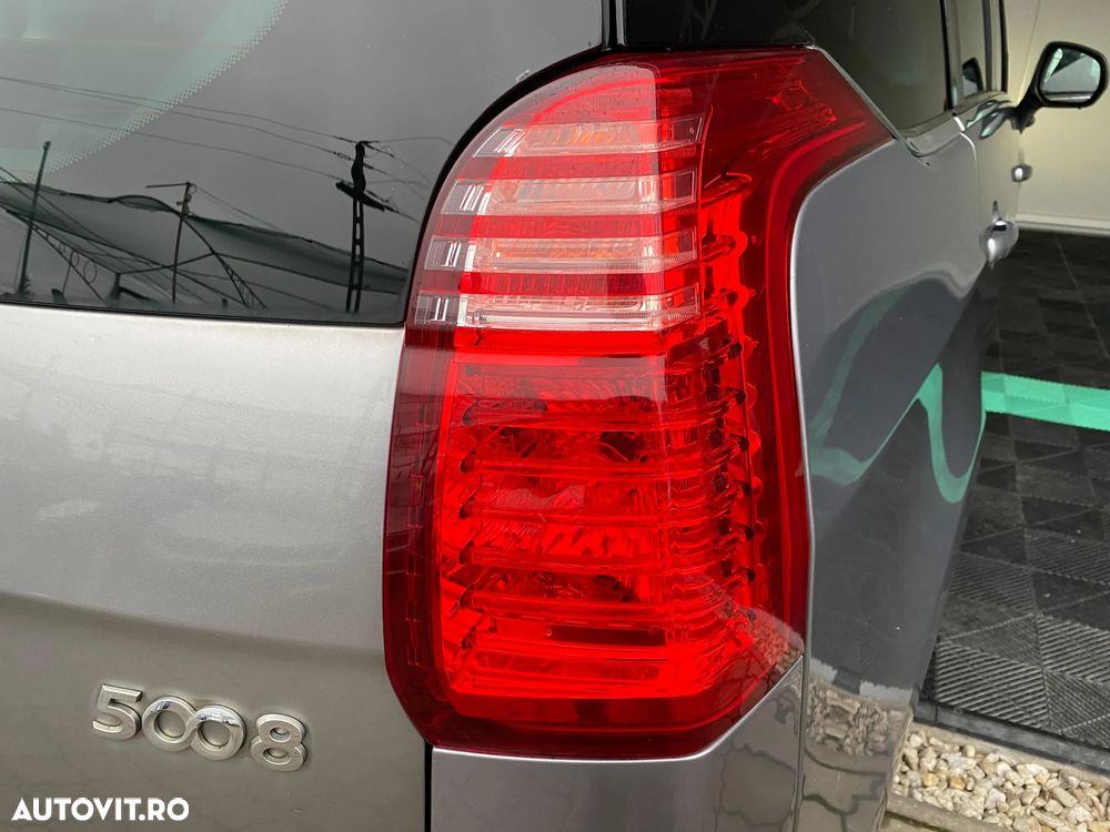 Peugeot 5008 - 8