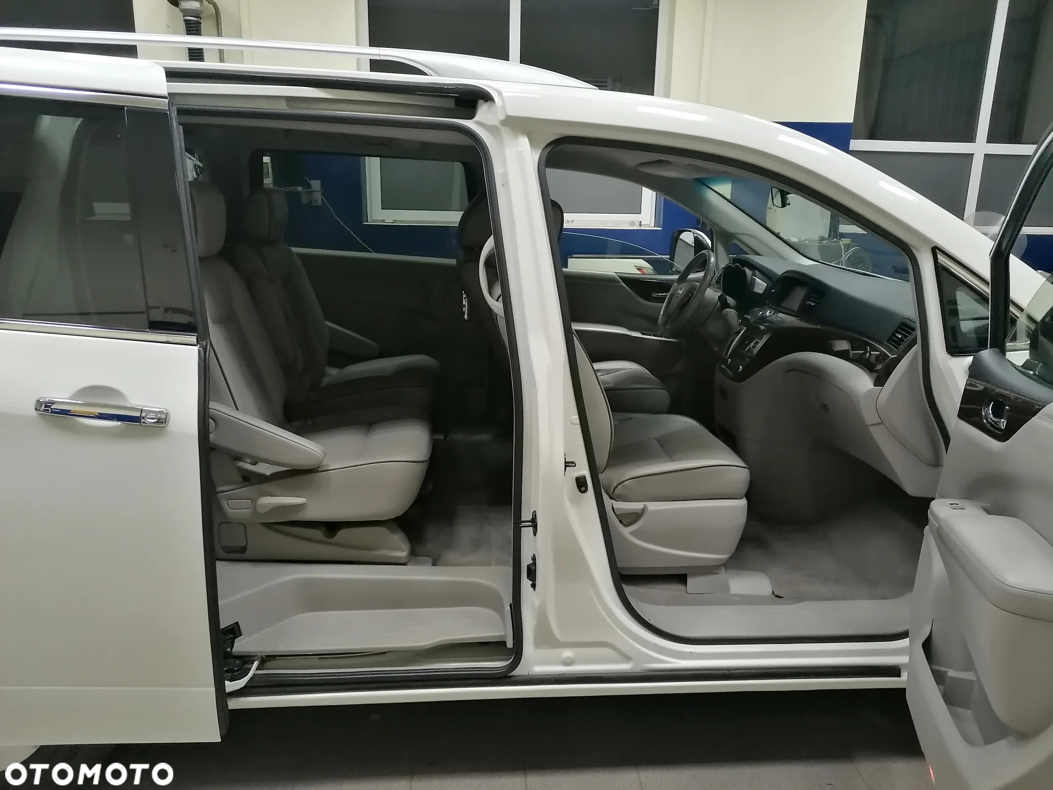 Nissan Quest - 13