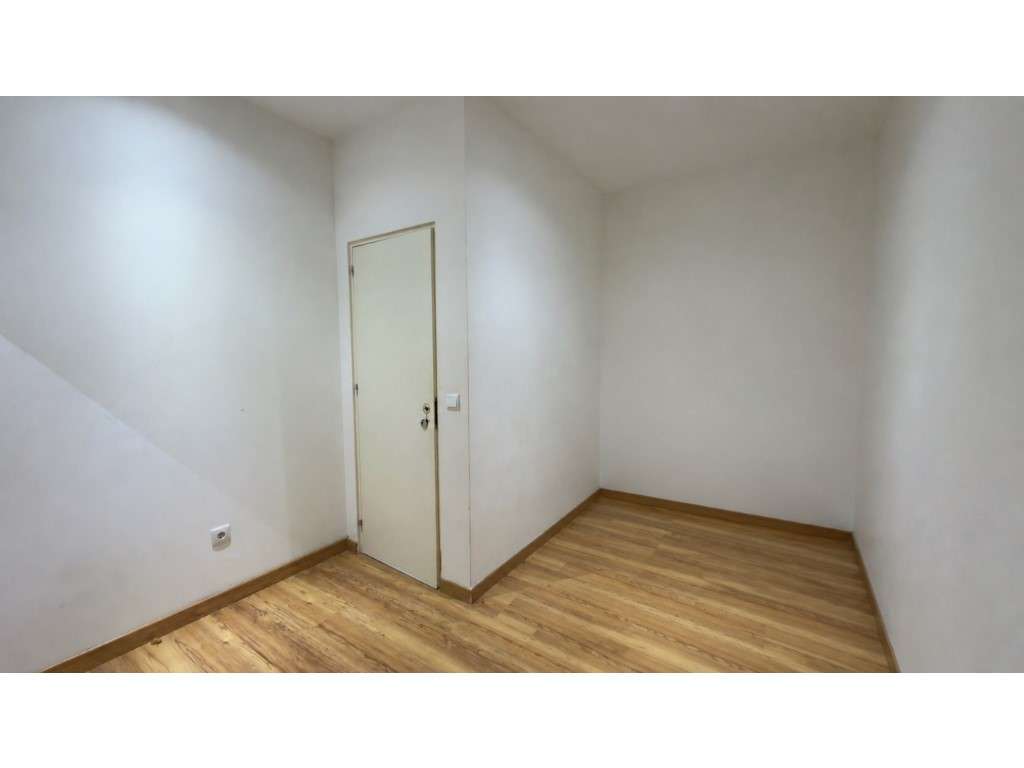 T4 com Terraço em Zona Premium de Lisboa | Excelente Investimento - Grande imagem: 5/31