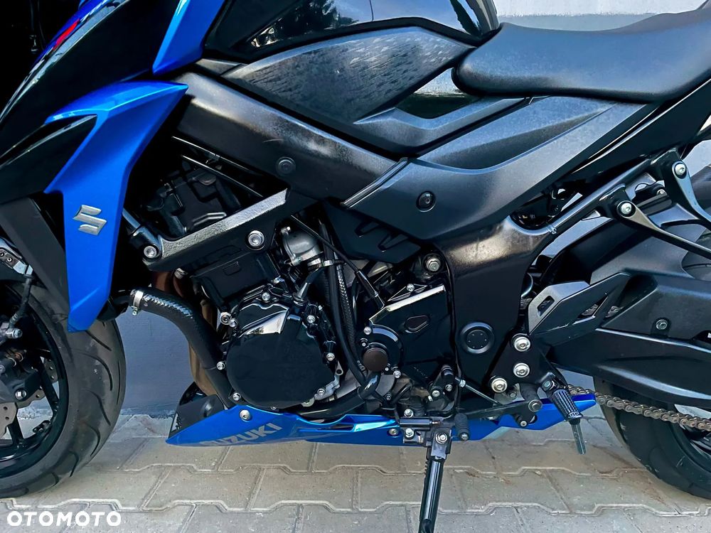 Suzuki GSX - 14