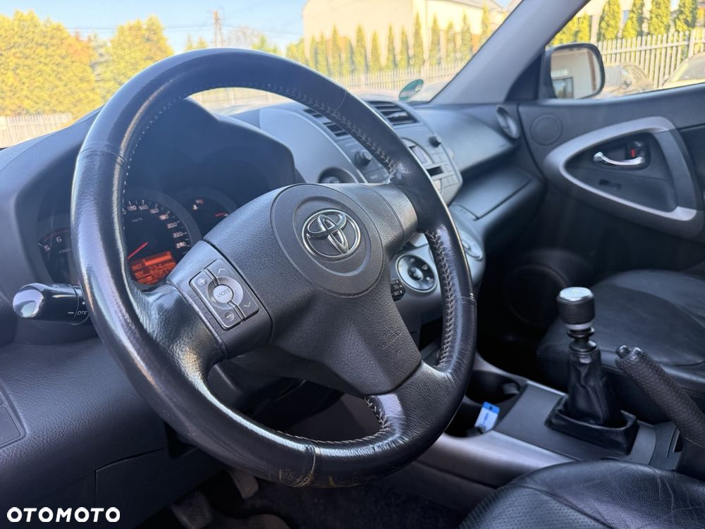 Toyota RAV4 - 11