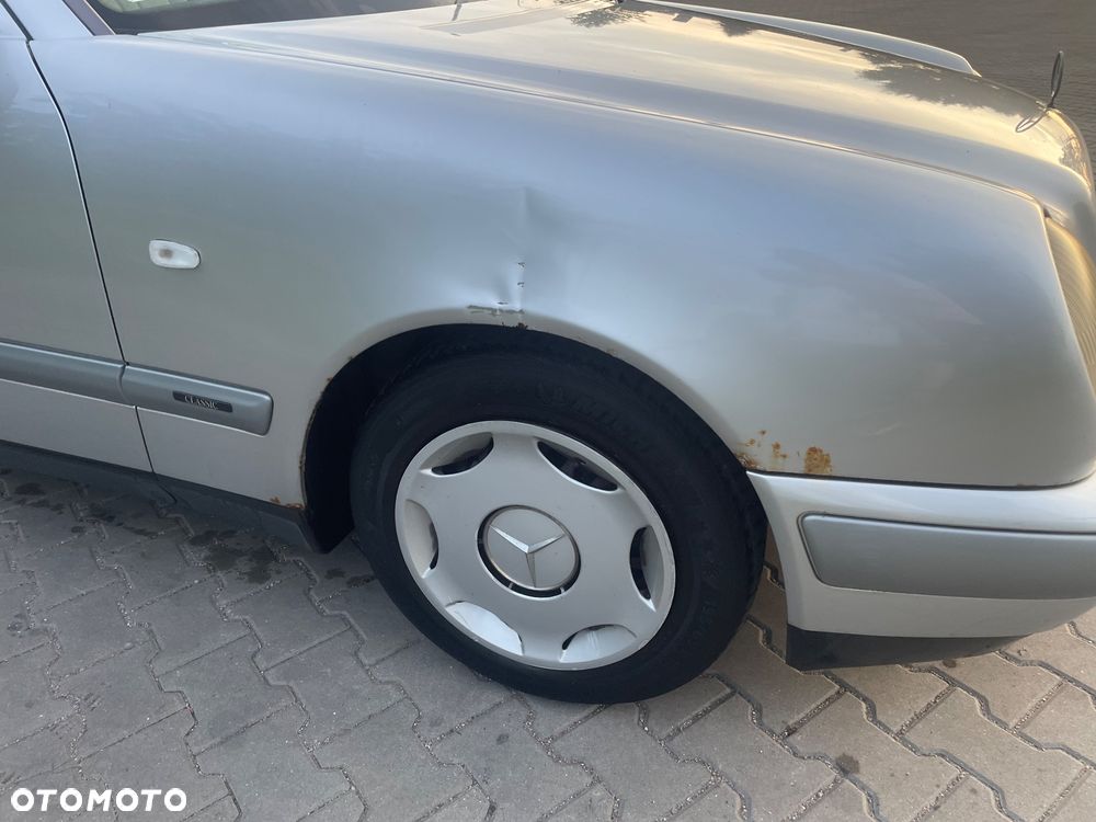 Mercedes-Benz Klasa E 240 Classic - 5