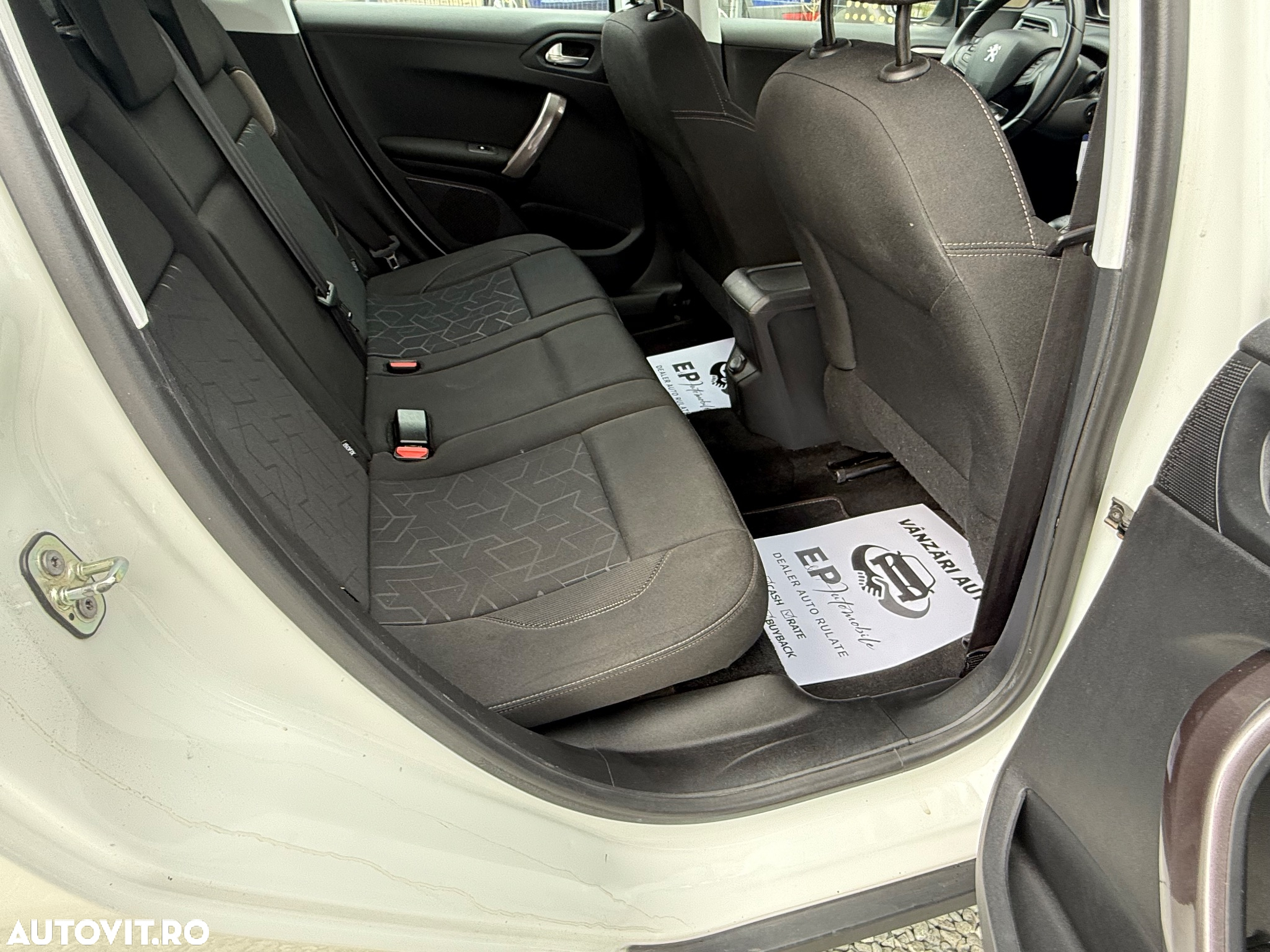 Peugeot 2008 1.2 L PureTech STT Active - 8