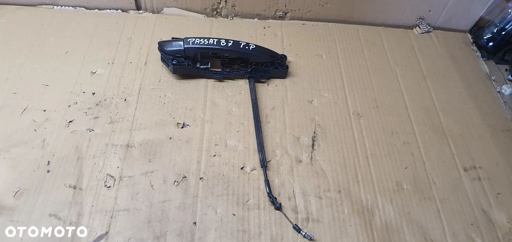 Klamka prawy przód przednia prawa mocowanie VW Passat B7 3C0837886J - 1
