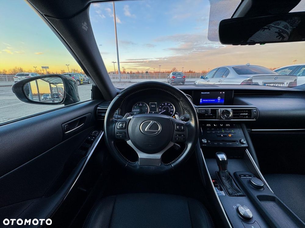 Lexus IS 200t - 6