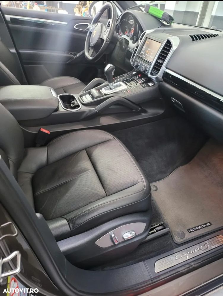 Porsche Cayenne - 5