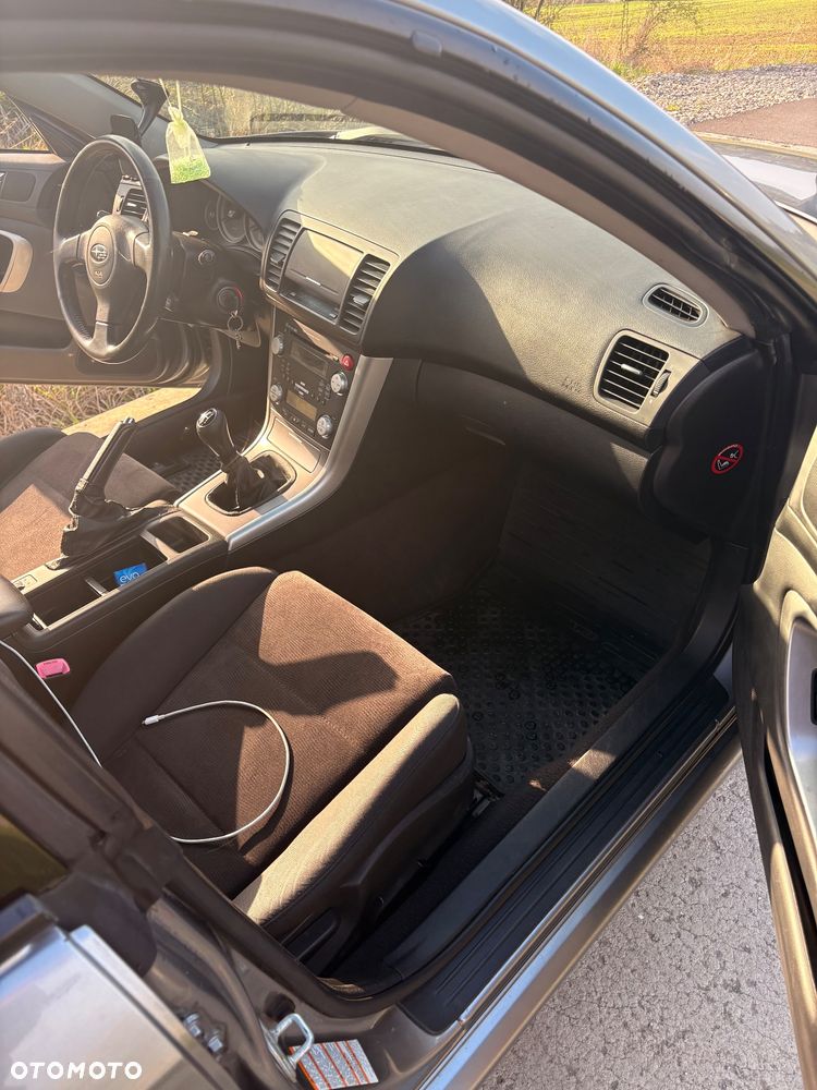 Subaru Legacy - 12