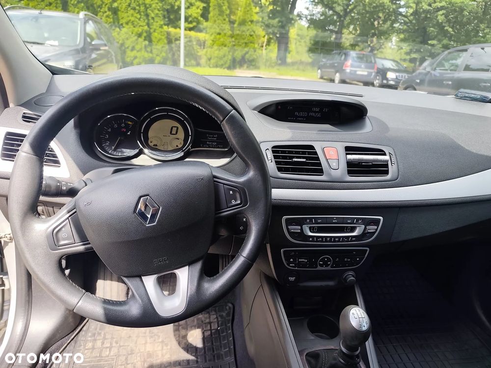 Renault Megane TCe 180 Dynamique - 8