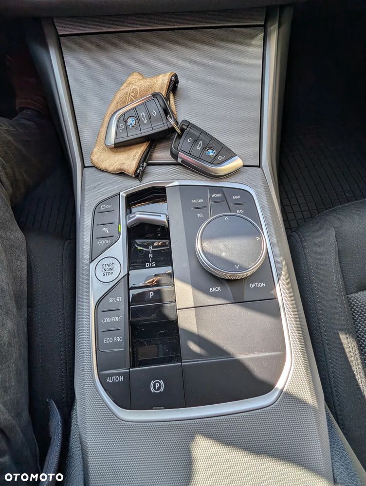 BMW Seria 3 318i Sport Line - 31