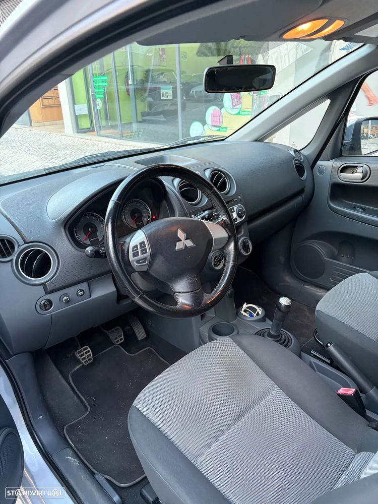 Mitsubishi Colt - 7