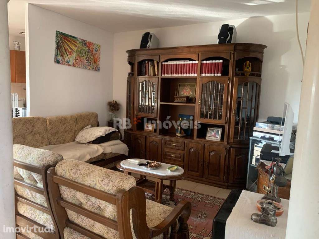 Moradia T1 de 2 pisos com logradouro, nos Riachos - Grande imagem: 3/24