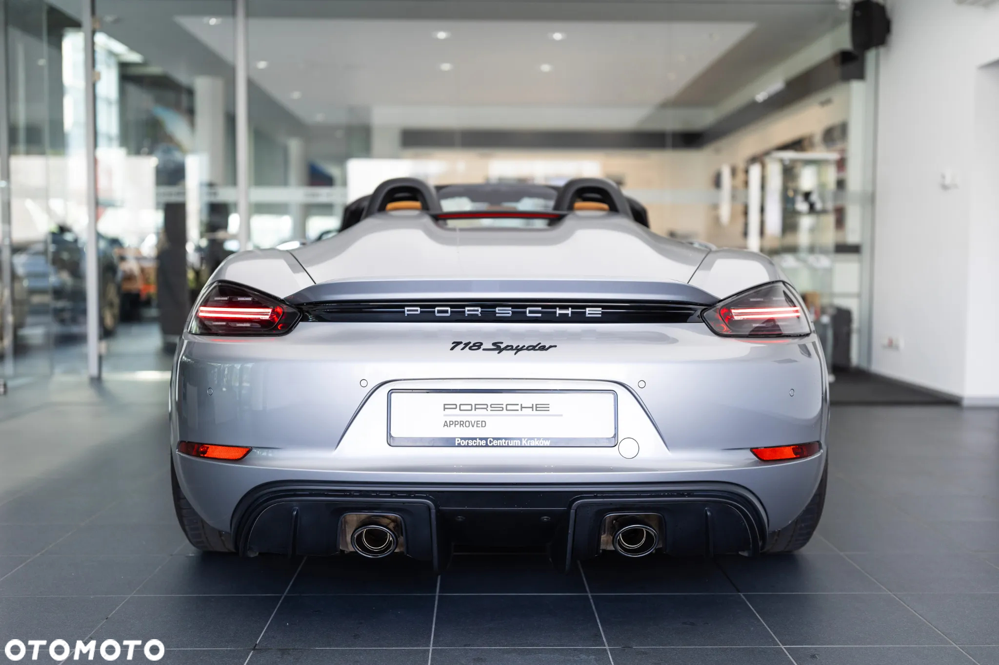 Porsche 718 Spyder - 12