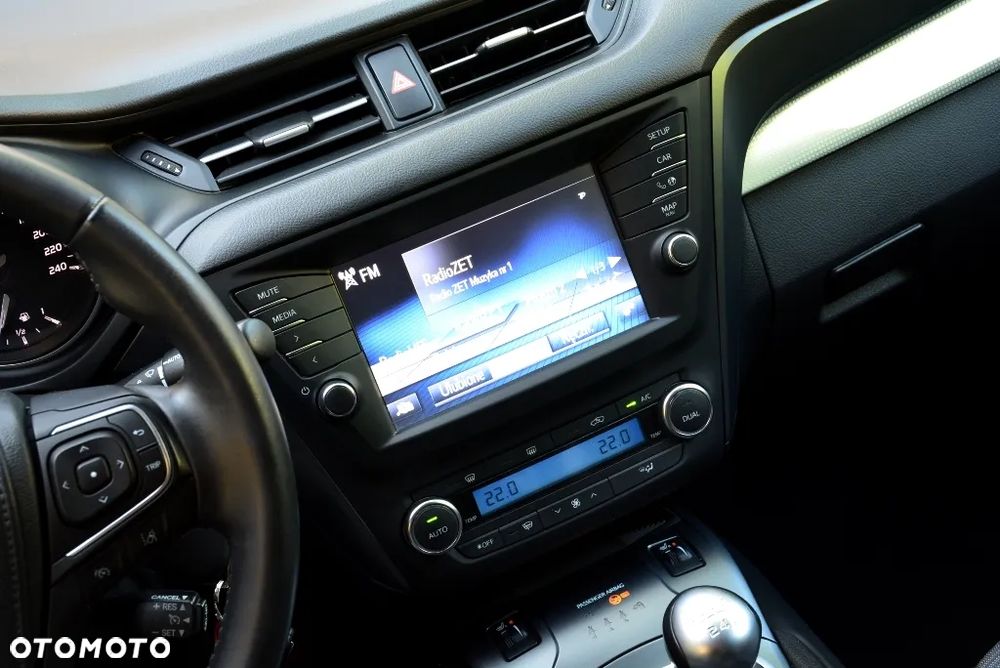 Toyota Avensis 1.8 Premium - 10