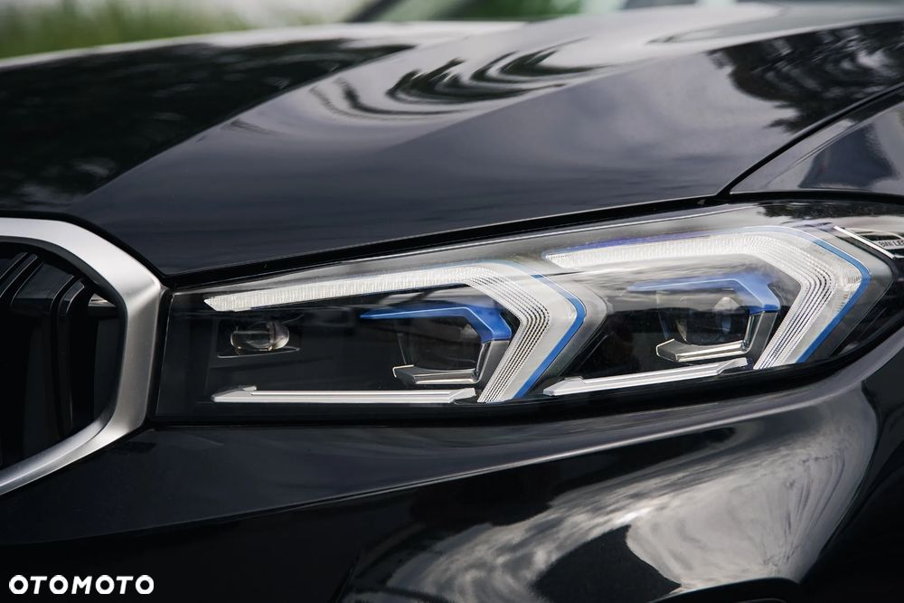 BMW Seria 3 330i xDrive - 18