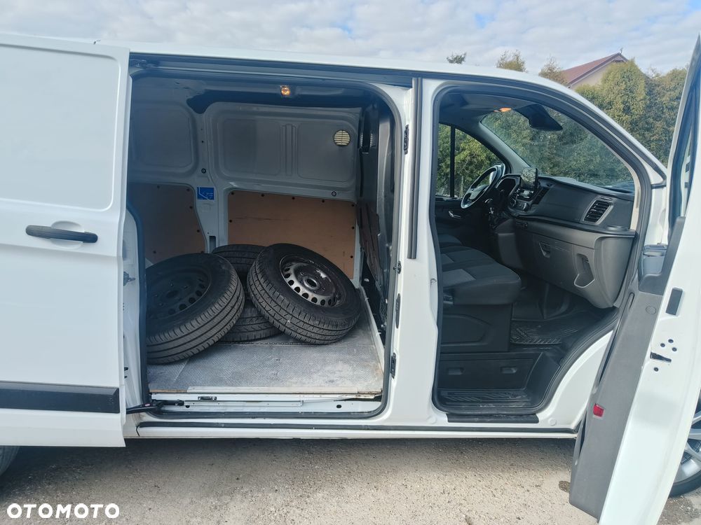 Ford TRANSIT CUSTOM - 12