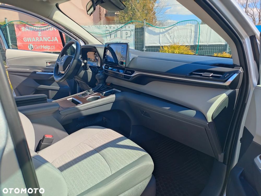 Toyota Sienna - 24