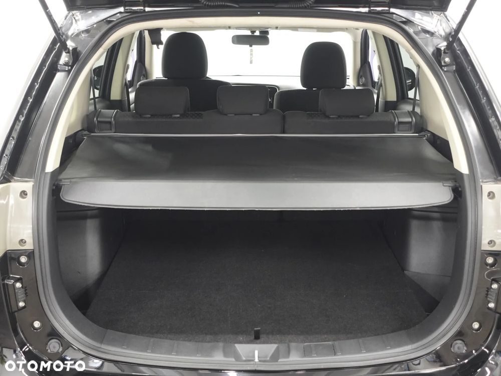 Mitsubishi Outlander 2.2 DI-D 4WD Invite - 24