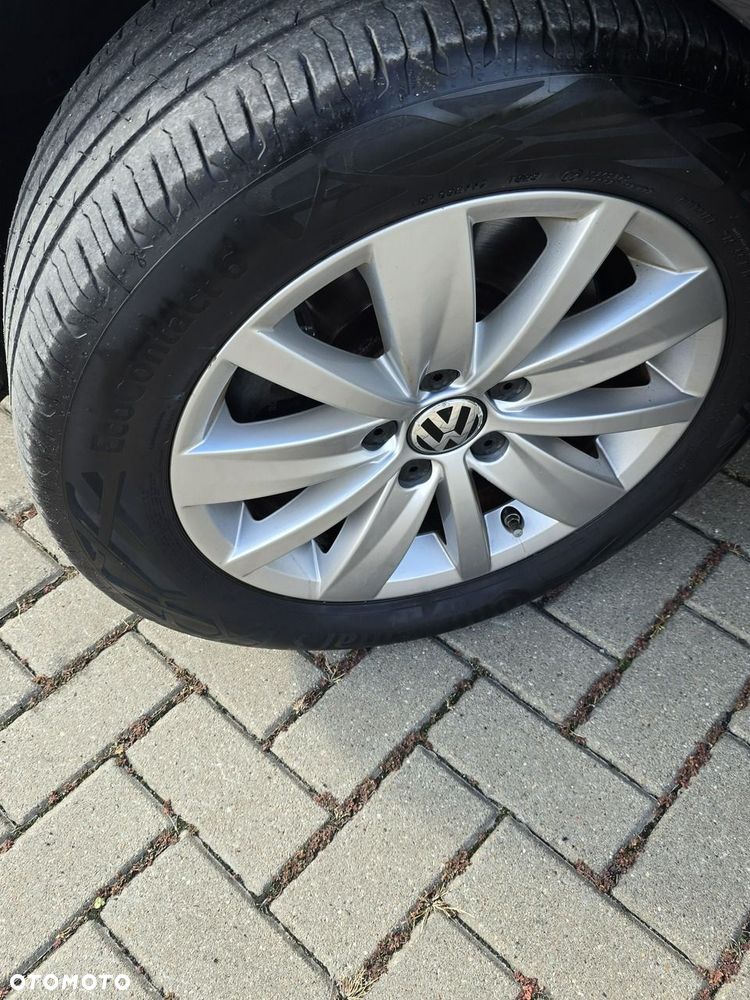 Volkswagen Passat - 36