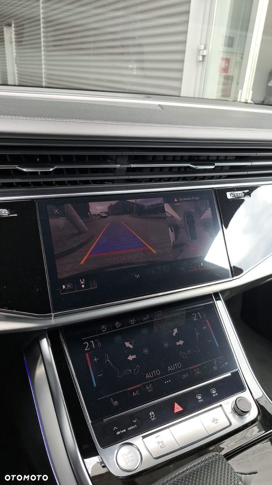 Audi Q8 - 12