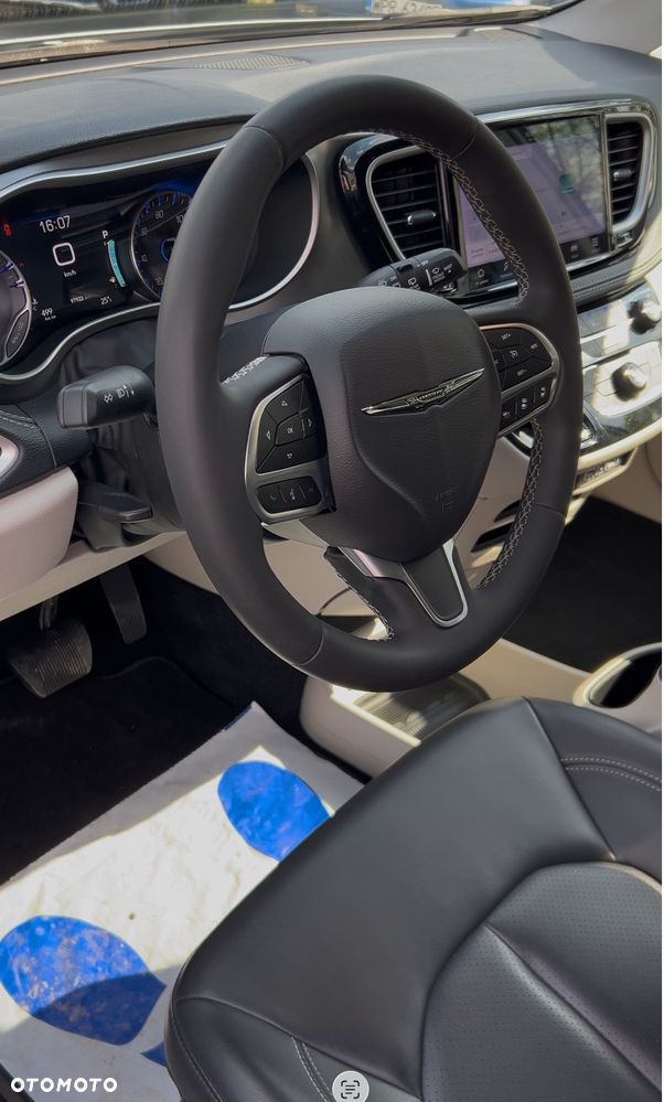 Chrysler Pacifica - 13
