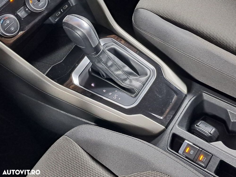 Volkswagen T-Roc - 25