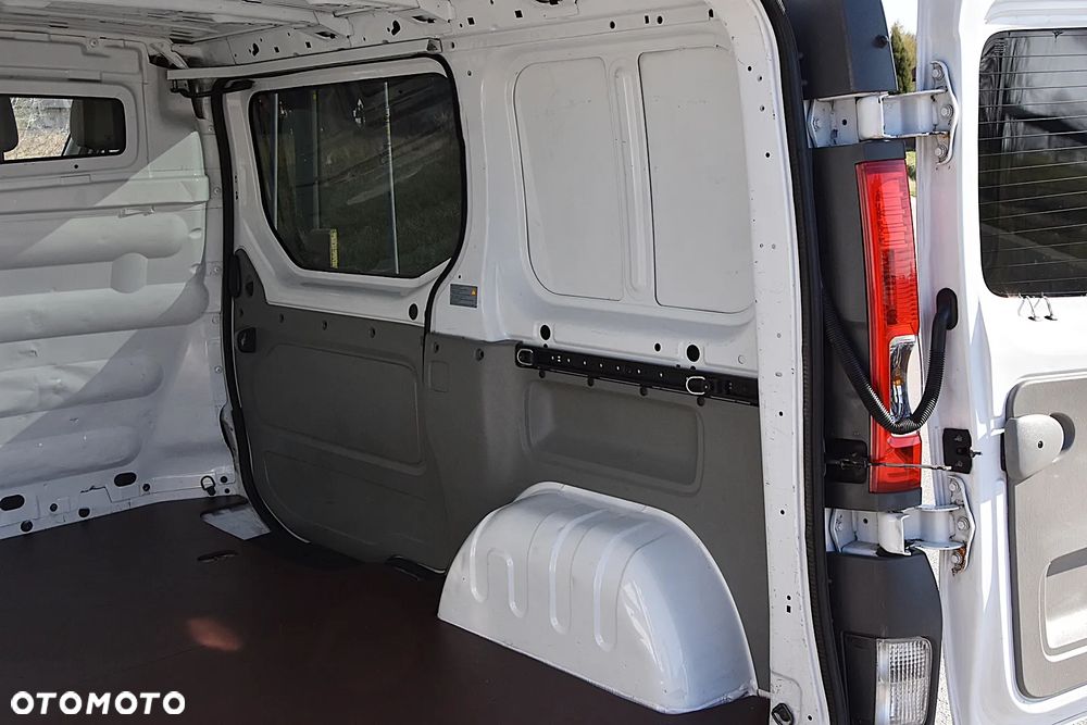Opel Vivaro - 24
