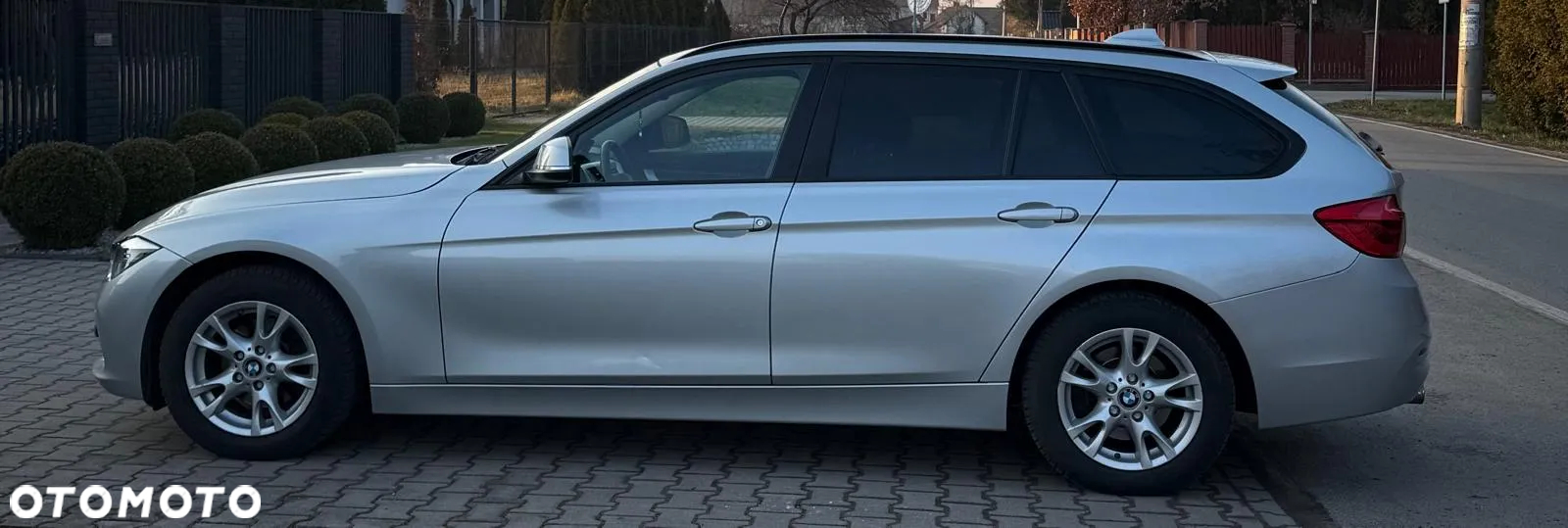 BMW Seria 3 318d Touring - 10