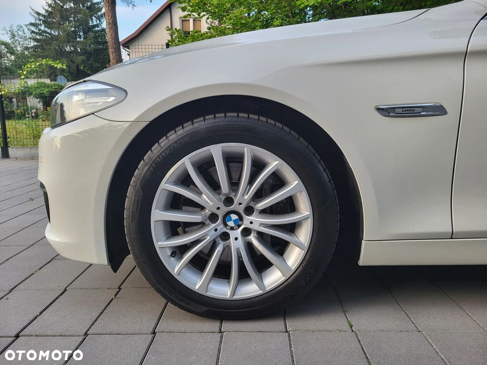 BMW Seria 5 528i xDrive Luxury Line - 11