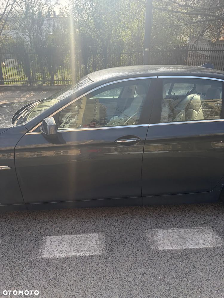 BMW Seria 5 525d xDrive - 4