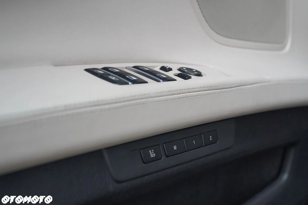BMW Seria 7 750i L xDrive - 25