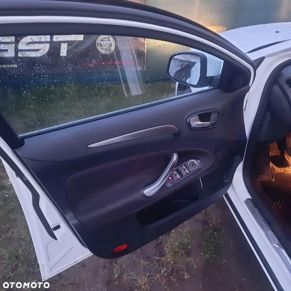 Ford Mondeo 2.0 TDCi Ambiente - 13