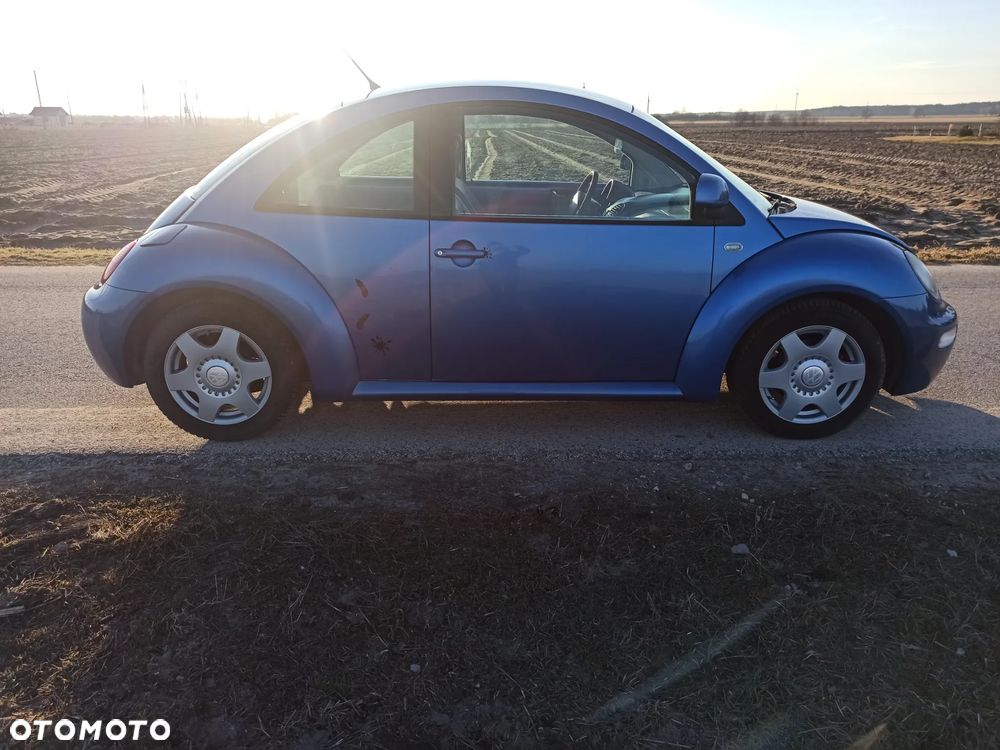 Volkswagen New Beetle - 1