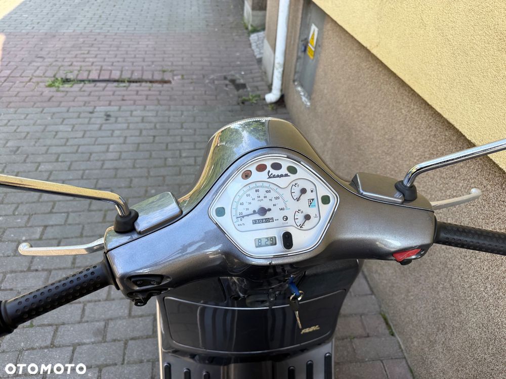 Vespa Grantourismo - 10