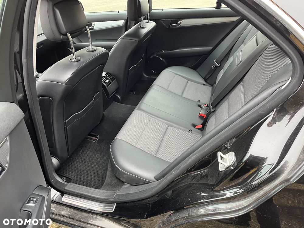 Mercedes-Benz Klasa C 220 CDI DPF Automatik BlueEFFICIENCY Avantgarde - 12