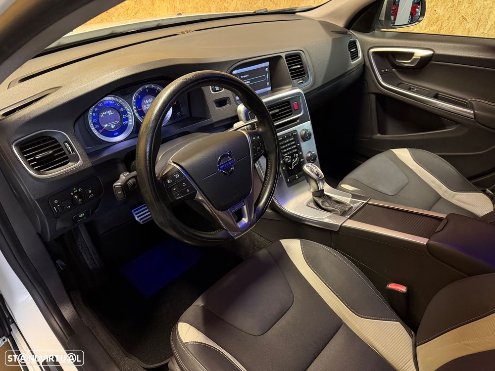 Volvo V60 1.6 D2 Drive R-Design Powershift Start/Stop - 9