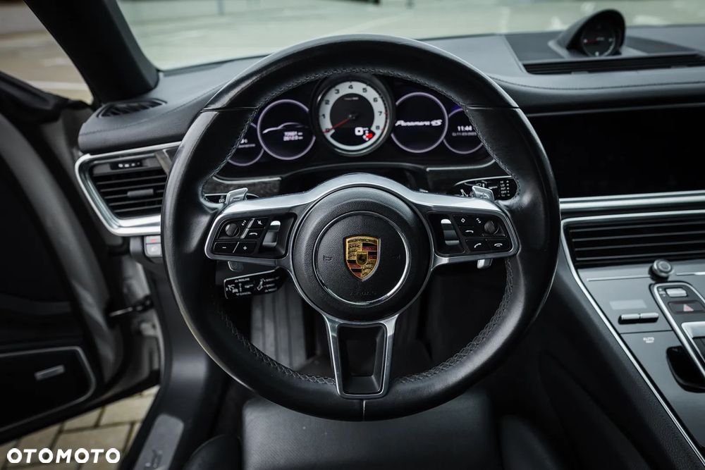 Porsche Panamera 4S - 35