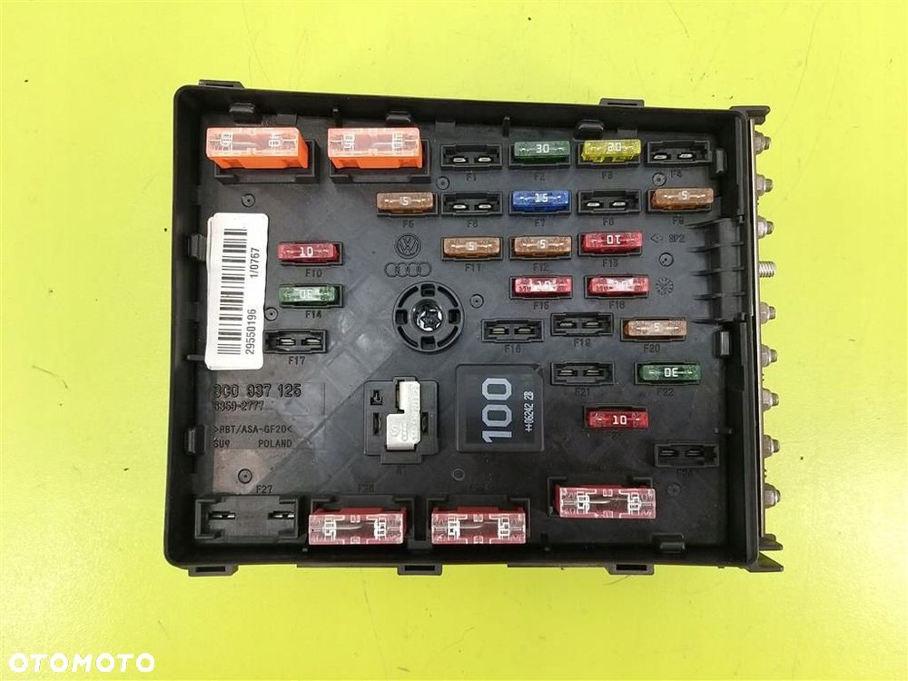 Skrzynka bezpieczników VW Passat B6 1.9TDI 105KM 2005-2010 3CO937125 - 1