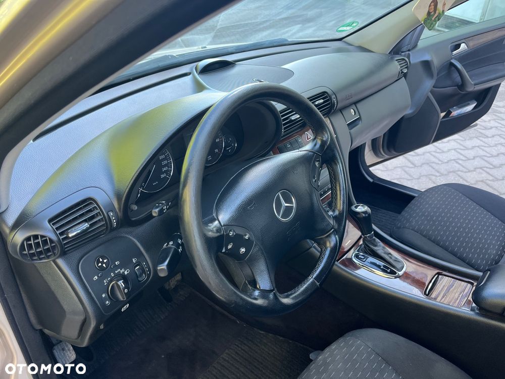 Mercedes-Benz Klasa C 240 4Matic Elegance - 11