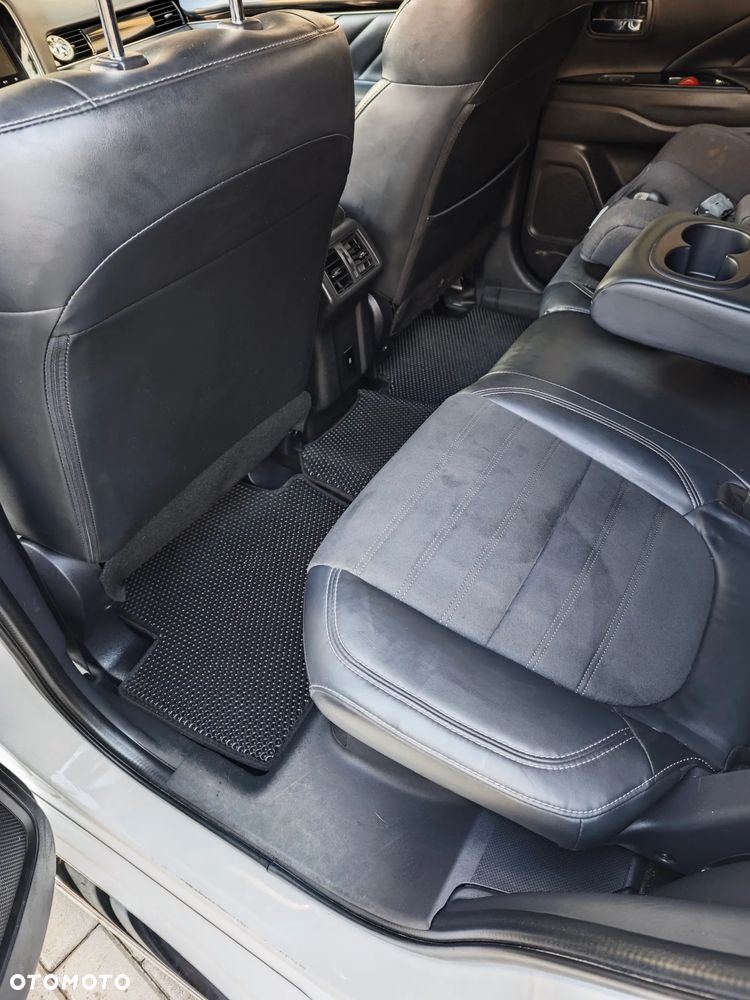 Mitsubishi Outlander Instyle - 25