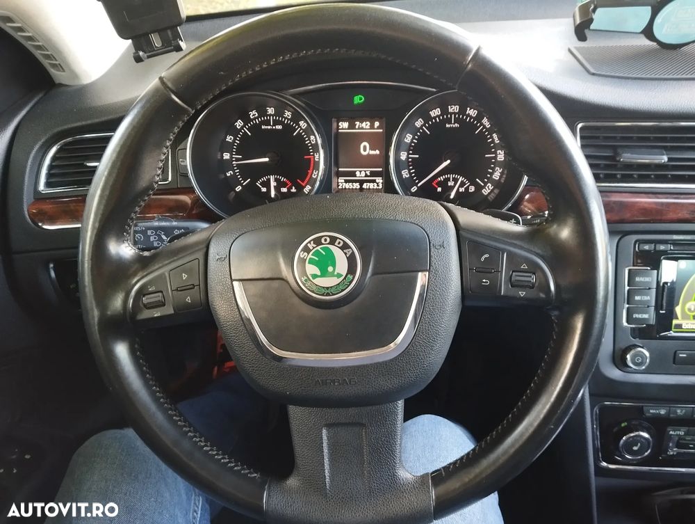 Skoda Superb Combi 2.0 TDI Elegance DSG - 17