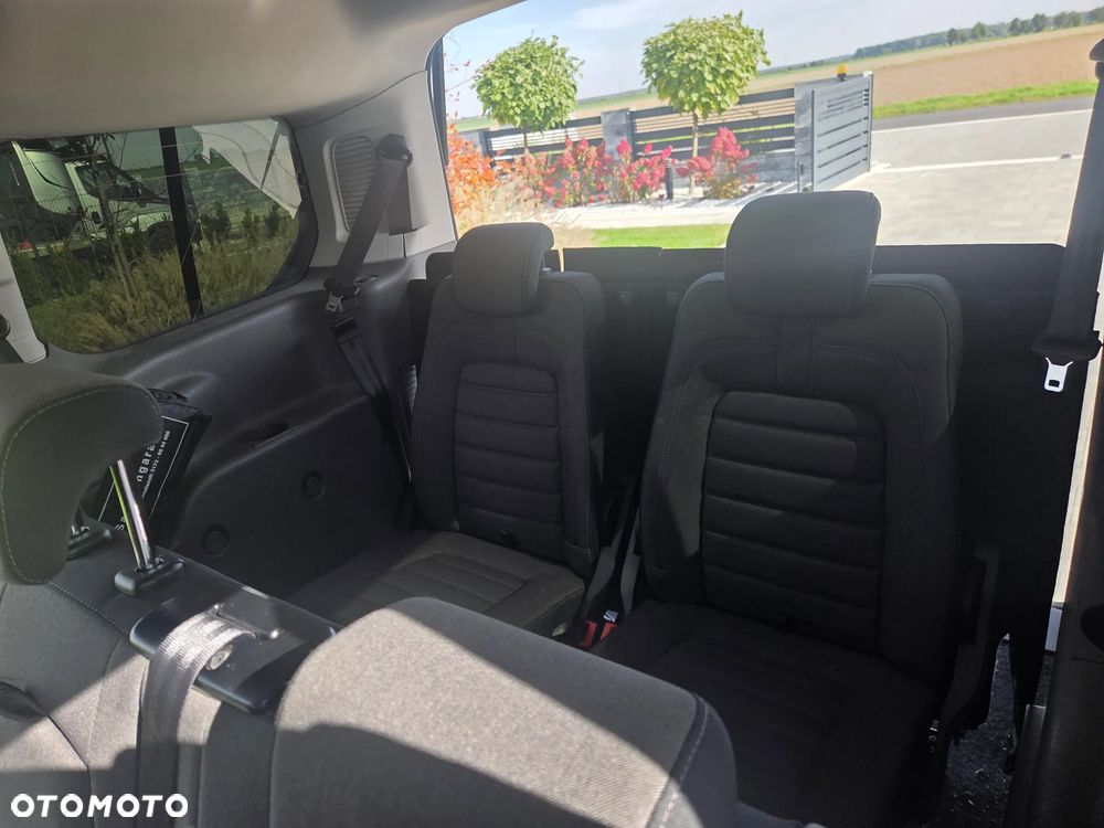 Ford Tourneo Connect - 11