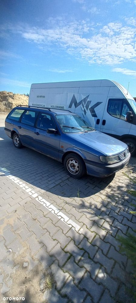 Volkswagen Passat - 1